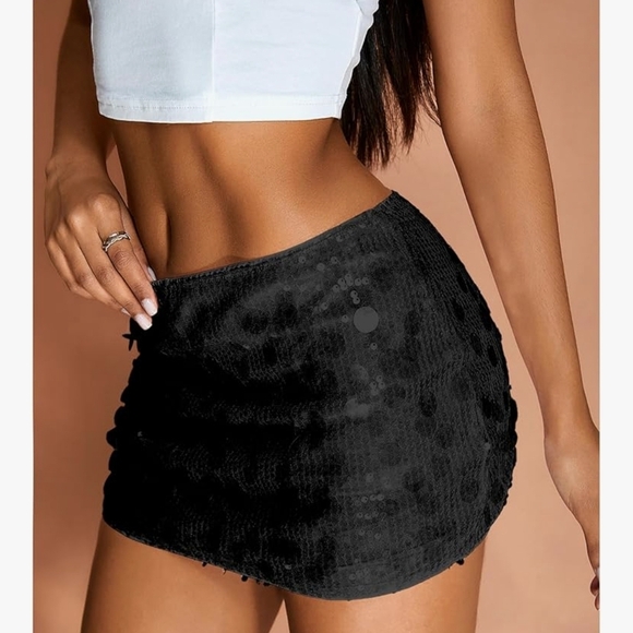 Y2K VIBES ALERT Snag this MakeMeChic Sparkly Sequin Mini Skirt – - Picture 3 of 5